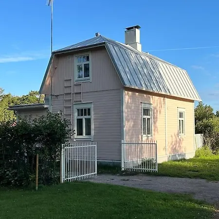 Koko Talo & Piha Ulkopore-altaalla